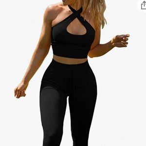 Crossover Key Hole Amazon Workout Top - L